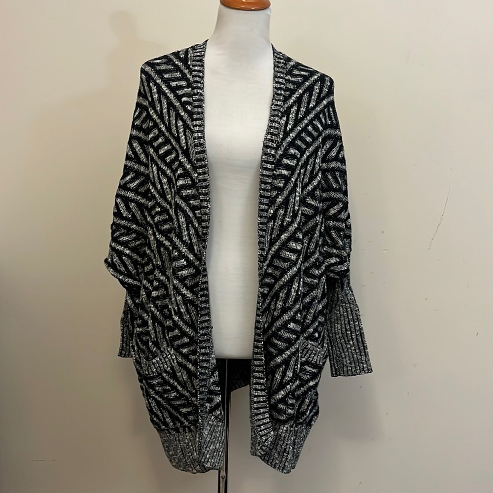 Sun & Shadow Black and White Women Cardigan Size Medium